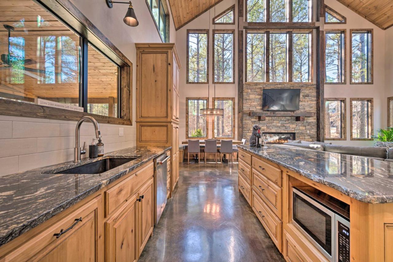 Broken Bow Lazy Dog Lodge With Hot Tub, Pool Table Экстерьер фото