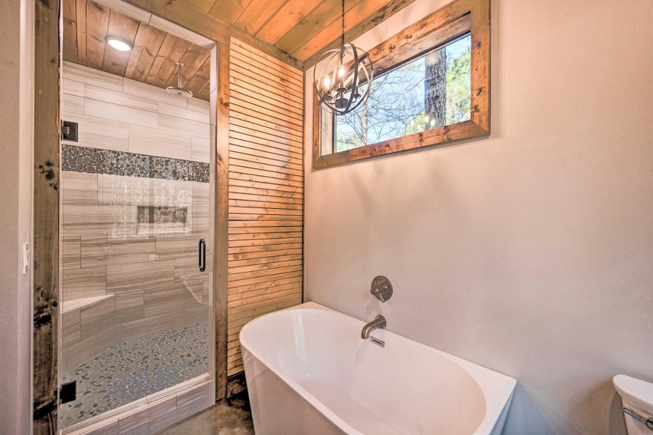 Broken Bow Lazy Dog Lodge With Hot Tub, Pool Table Экстерьер фото