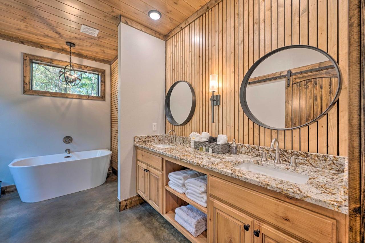 Broken Bow Lazy Dog Lodge With Hot Tub, Pool Table Экстерьер фото