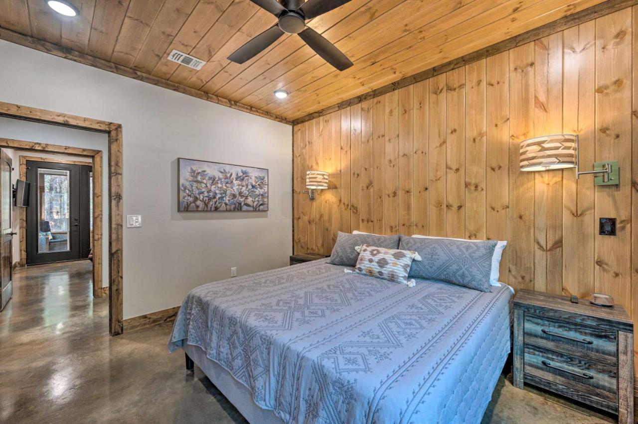 Broken Bow Lazy Dog Lodge With Hot Tub, Pool Table Экстерьер фото